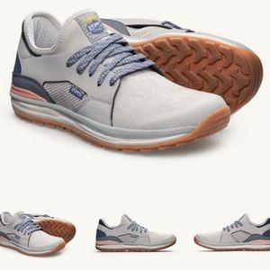 Lems women’s sneakers size 10. Used and in good condition.